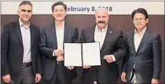  ??  ?? İyi niyet mektubu Turkcell Genel Müdürü Kaan Terzioğlu ile Samsung Electronic­s Türkiye Başkanı DaeHyun Kim tarafından Güney Kore’de imzalandı.
