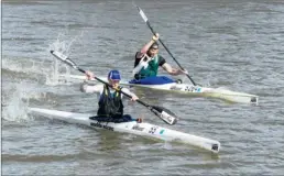  ?? John Hishin/gameplan Media ?? MAKING A SPLASH: Ben Brown outsprints Graeme Solomon to claim victory in the third stage of the Berg River Canoe Marathon yesterday.