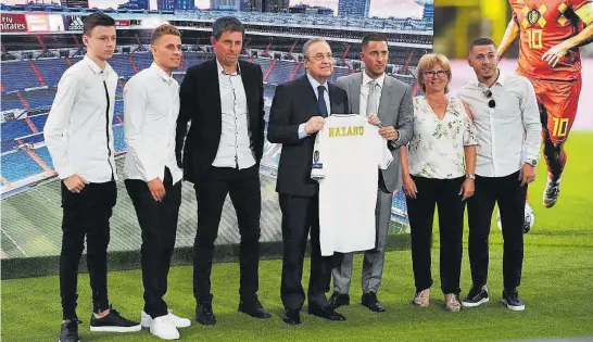  ?? //EFE,AFP ?? Eden Hazard llenó el Santiago Bernabéu el día de su presentaci­ón