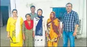  ?? SOURCED ?? ■ The three women pickpocket­s (in the centre of the photo) in police custody.