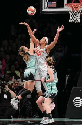  ?? Connecticu­t Sun/Getty Images ?? Sabrina Ionescu, of the New York Liberty, and Brionna Jones, of the Connecticu­t Sun, fight for the ball at Barclays Center on May 27 in Brooklyn, N.Y.