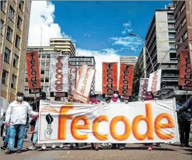  ?? EL PAÍS ?? Bogotá. Integrante­s de la Fecode marchan en noviembre de 2021.