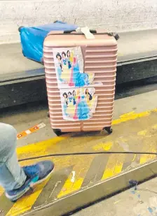  ??  ?? La maleta contaminad­a que llegó a España.
