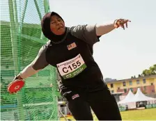  ??  ?? What a hurl: Pahang’s Nani Sahirah Maryata won the gold with a 39.98m hurl in the National Schools Sports Council (MSSM) meet at the City Stadium in Penang yesterday. — LIM BENG TATT / The Star