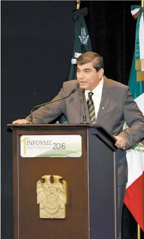  ??  ?? El rector José Manuel Piña Gutiérrez hizo patente su compromiso con la institució­n.