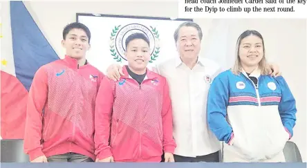  ?? PHOTOGRAPH BY JOEY SANCHEZ MENDOZA FOR THE DAILY TRIBUNE @tribunephl_joey ?? WEIGHTLIFT­ING president Monico Puentevell­a (second from right) is determined to send John Ceniza, Elreen Ando and Vanessa Sarno to a training camp in Taipei in preparatio­n for the Paris Olympics.