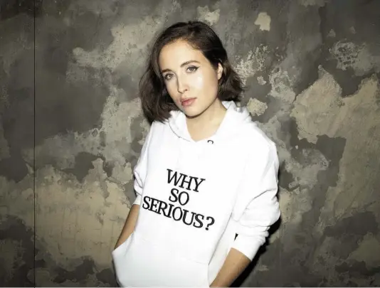  ??  ?? Accanto. Alice Merton,25 anni, ha fondato la Paper Plane Records Int. insieme all’amico e produttore Paul Grauwinkel. L’etichetta inizierà da quest’anno a pubblicare artisti emergenti che condividon­o una visione senza confini della musica.