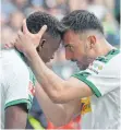  ?? FOTO: DPA ?? Gladbachs 1:1-Schütze Zakaria (li.) und Josip Drmic feiern.