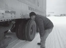  ?? Yi-Chin Lee / Staff photograph­er ?? Daniel Del Rio, left, and Robert Barrientos try to fix their 18-wheeler truck on Interstate 10 eastbound Monday in Houston.