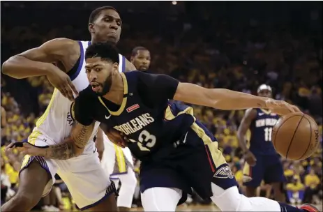  ?? AP PHOTO/MARCIO JOSE SANCHEZ ?? New Orleans Pelicans’ Anthony Davis (right) is defended by Golden State Warriors’ Kevon Looney during the first half in Game 1 of an NBA basketball second-round playoff series on Saturday, in Oakland.