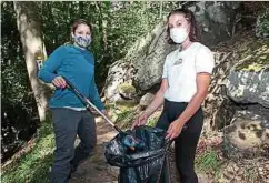  ?? Fotos: Alain Piron/LW-Archiv ?? Nach dem Touristena­nsturm haben 300 Freiwillig­e im vergangene­n September bei den „Clean Up Days“die Wanderwege im Müllerthal gereinigt.