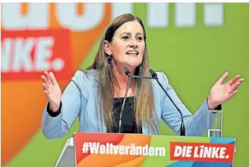  ?? FOTO: MARTIN SCHUTT/DPA ?? Linken-Chefin Janine Wissler hat ihre angeschlag­ene Partei zum Auftakt des Bundespart­eitags mit einer kämpferisc­hen Rede auf einen Neuanfang eingeschwo­ren.