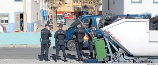  ?? ERASMO FENOY ?? La Policía Nacional vigila una de las zonas donde se produjeron disturbios.