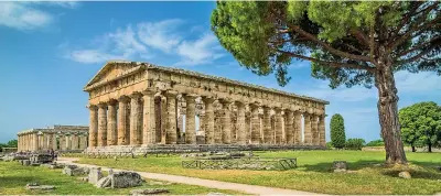  ?? ?? Memoria
Il famoso tempio di Nettuno a Paestum, una delle tappe più attese di questo viaggio in Costiera