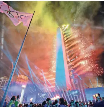  ?? FOTO: REUTERS ?? Das Feuerwerk bei der Eröffnungs­feier der Jugendspie­le 2018 am Obelisken in Buenos Aires.