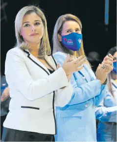  ??  ?? Mtra. María Eugenia Campos, gobernador­a electa y Mtra. María Angélica Granados, presidenta municipal.