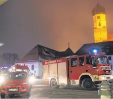  ?? SZ-FOTO: DTP ?? Rund um das Krankenhau­s standen Fahrzeuge der Feuerwehr.