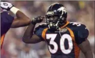  ?? ED REINKE — ASSOCIATED PRESS ?? Broncos running back Terrell Davis salutes after his thirdquart­er touchdown against the Packers during Super Bowl XXXII in 1998.