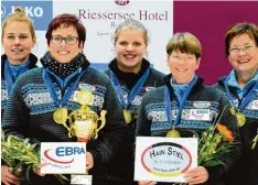  ?? Archivfoto: Anton Stadlmair ?? Die Kühbacheri­nnen holten im Vorjahr Platz drei beim Europacup (von links): Jessica Gamböck, Veronika Filgertsho­fer, Regina Gilg, Helga Salvamoser und Marianne Weigl.