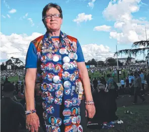  ?? Picture: MARK STEWART ?? PRIDE IN THE WEST: Lifelong fan Irene Chatfield’s unwavering faith in her club is typical of so many Bulldogs fans.