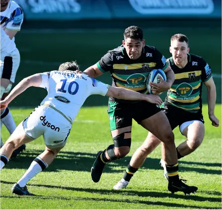  ?? PICTURE: David Rogers/getty Images ?? Northampto­n Saints’ Sam Matavesi is tackled by Bath Rugby’s Rhys Priestland on Sunday