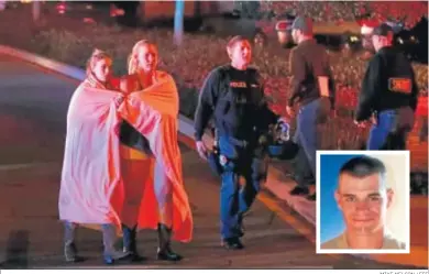  ?? MIKE NELSON / EFE ?? Dos chicas caminan tapadas por una sábana tras el ataque. A la derecha, el atacante, Ian David Long.