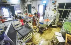  ?? PTI ?? Workers clean the floor at the Intensive Care Unit of flood-hit Nalanda Medical College and Hospital, in Patna yesterday.