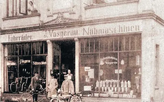  ?? BILD: VOSGERAU/WWW.ALT-OLDENBURG.DE ?? Vor 100 Jahren: So sah Vosgerau am Damm zwischen 1910 und 1920 aus.