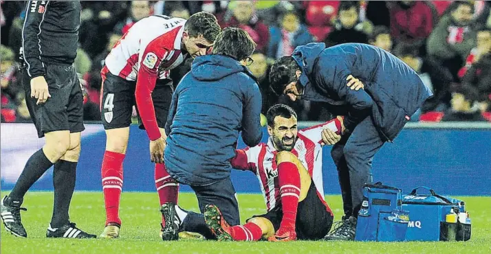  ?? FOTO: JUAN ECHEVERRÍA ?? De larga duración Balenziaga tuvo un duro revés con la lesión sufrida en el cuádriceps de su pierna derecha en el derbi de San Mamés frente a la Real, que le obligó a parar durante tres meses hasta su reaparició­n frente al Celta