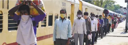  ??  ?? STRANDED MIGRANTS from Rajasthan arriving by Shramik special train at Danapur station on May 2, 2020.