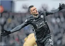  ?? /EFE. ?? Leicester consiguió su octava victoria consecutiv­a y sueñá con un título en el fútbol inglés.