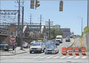  ?? Matthew Brown / Hearst Connecticu­t Media ?? The Atlantic Street reconstruc­tion and Metro-North railroad bridge replacemen­t project in Stamford will cause train delays this summer.