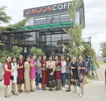  ??  ?? ASEAN women entreprene­urs visit Moon Coffee (above). The coffee shop is a result of training given to ASEAN women in 2016. Khine Cho Myint receives the Young Entreprene­ur Network Developmen­t Award (left). Far left: The author (far right) conducts coffee training for ASEAN women including Nanda Pok (second from right).