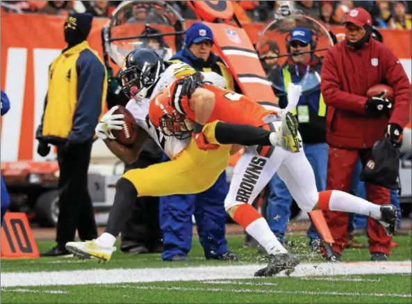  ?? NEWS-HERALD FILE ?? The Browns’ Joe Haden tackles the Steelers’ Le’Veon Bell during Pittsburgh’s 24-9 victory Nov. 20 at FirstEnerg­y Stadium.
