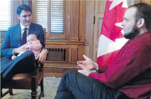  ?? TWITTER. COM / BOYLESVSWO­RLD ?? A photo posted to Twitter showing Prime Minister Justin Trudeau with Joshua Boyle and his child.