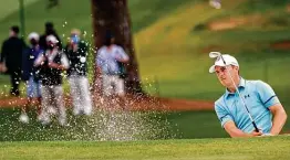  ?? Doug Mills / New York Times ?? Jordan Spieth made a run up the leaderboar­d with four birdies on the back nine Friday.