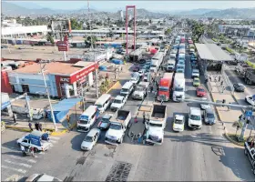  ?? EFE ?? Acapulco. Transporti­stas aparecen en el bloqueo de carretera este jueves.