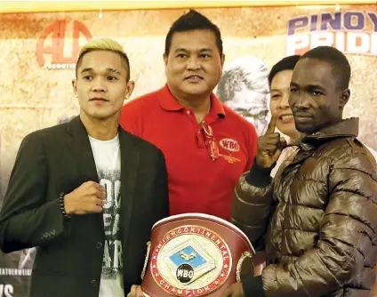  ?? SUNSTAR FOTO / ALEX BADAYOS ?? FACE OFF Albert Pagara (left) and Layea Gabriel Odoi will be fighting for the vacant WBO InterConti­nental super bantamweig­ht belt in Pagara’s hometown in Maasin.