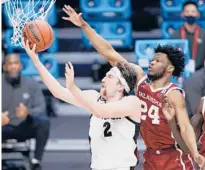  ?? AJ MAST/AP ?? Drew Timme beats Oklahoma’s Elijah Harkless for a layup during Gonzaga’s win Monday. Timme had a career-high 30 points.