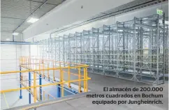  ??  ?? El almacén de 200.000 metros cuadrados en Bochum equipado por Jungheinri­ch.