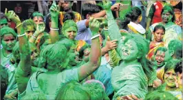  ??  ?? Jubilant TMC supporters celebrate the party's win in the civic polls.