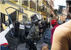  ?? AFP ?? Africanos protestara­m contra violência na capital de Espanha