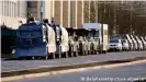  ??  ?? Для подавления протестов власти Беларуси широко применяют спецтехник­у