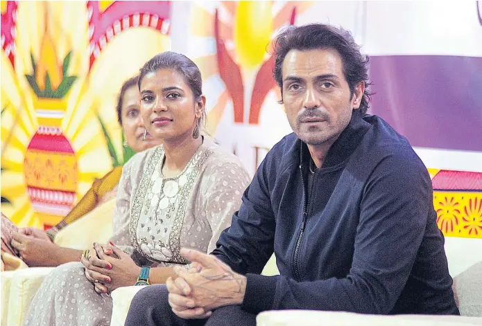  ??  ?? SMOOTH CRIMINAL: Bollywood actor Arjun Rampal, right, and South Indian actress Aishwarya Rajesh take part in a promotiona­l event for the political crime drama ‘Daddy’ in Mumbai.