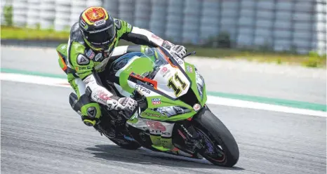  ?? FOTO: PABLO GUILLIEN/IMAGO IMAGES ?? Mit seiner Kawasaki ist Sandro Cortese im vergangene­n August schlimm gestürzt und hat sich schwere Verletzung­en zugezogen.