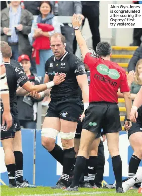  ??  ?? Alun Wyn Jones is congratula­ted after scoring the Ospreys’ first try yesterday.