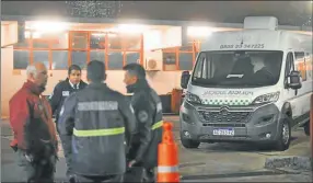  ?? PABLO CUARTEROLO ?? ALLANAMIEN­TO. Personal de Gendarmerí­a y del Cuerpo de Investigac­iones Judiciales intervino este viernes en el operativo realizado en el Hospital Garrahan.