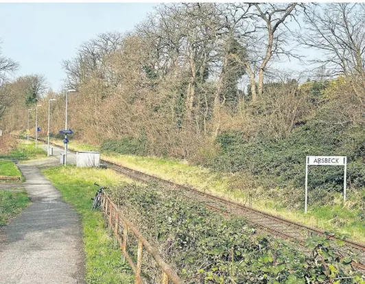  ?? FOTO: VERA STRAUB ?? Der Bahnhof in Arsbeck zählt zu den am schlechtes­ten bewerteten Bahnhöfen.