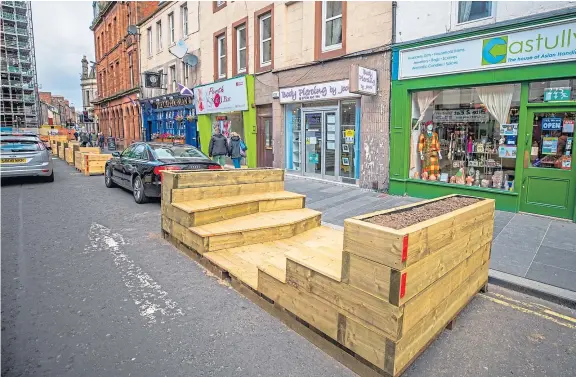  ?? Picture: Steve MacDougall. ?? Street furniture, known as parklets, which encourages social distancing will be removed from Perth High Street.