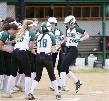  ?? OWEN MCCUE — MEDIANEWS GROUP ?? Methacton’s Nicole Timko (24) is greeted by her teammates at home plate after a home run Wednesday against Perkiomen Valley.
